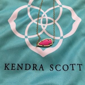 Kendra Scott necklace