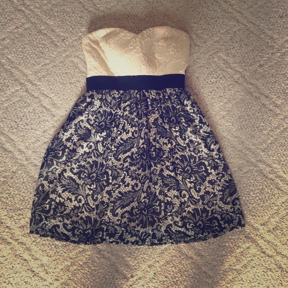 Party dress - Picture 1 of 2