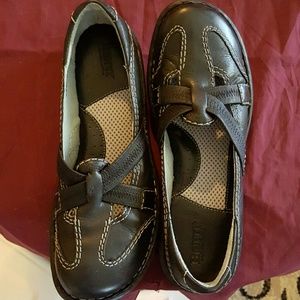 Born shoes lightly worn