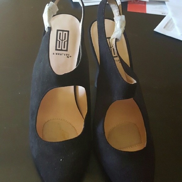 Closed toed,sling back pumps