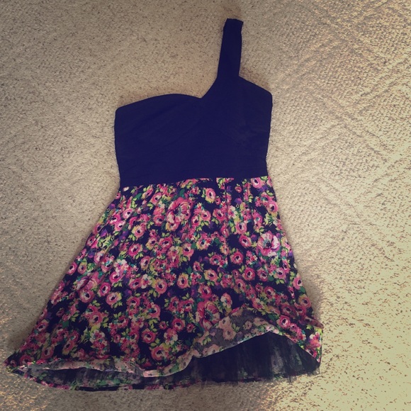 Party dress! - Picture 1 of 1