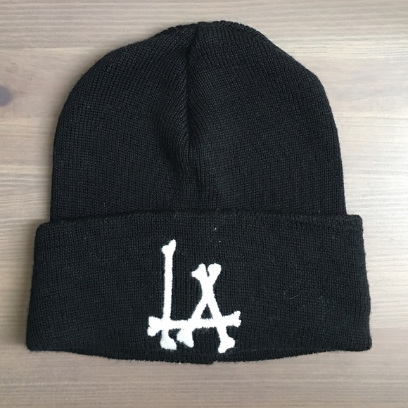 Brandy Melville Accessories - Brandy Melville LA beanie