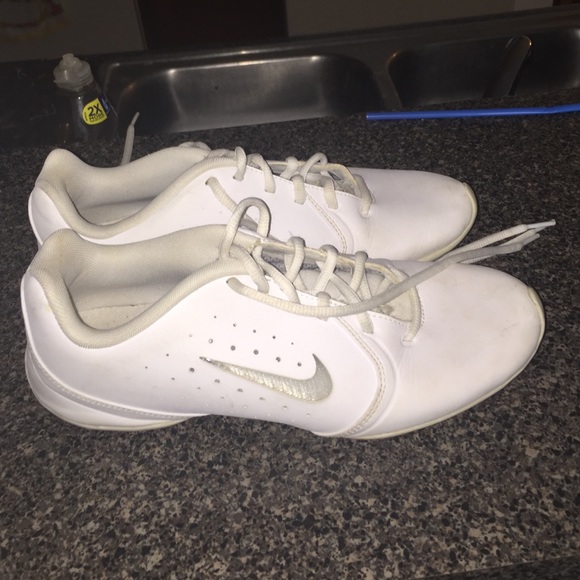 NIKE GYM SHOES WHITE
