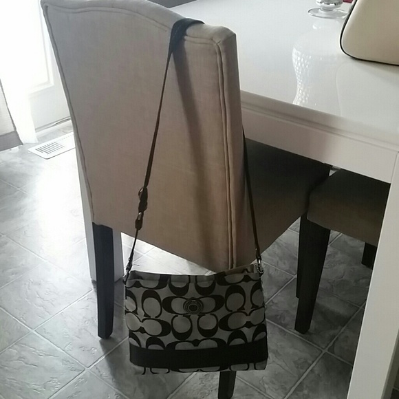 Authentic Coach messenger bag - Picture 1 of 4