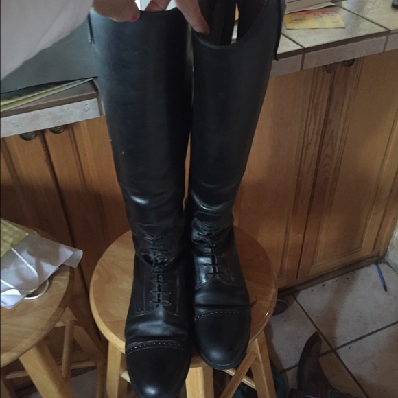 SOLD Ariat contour field boots