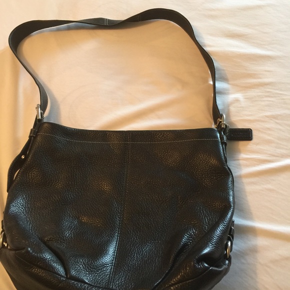 Coach shoulder bag never used. Didn't like. Gift.