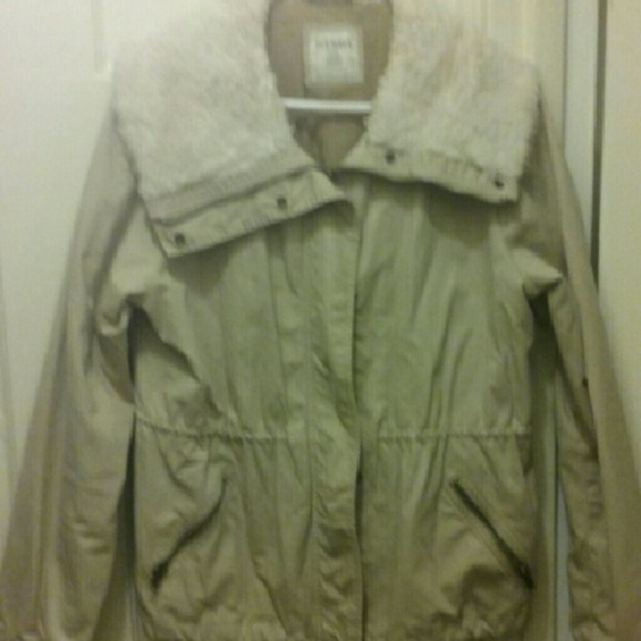 Very light khaki fur lined by necck  by GAP size L - Picture 1 of 4