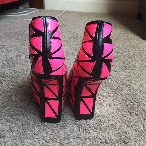 Gravity Wedges - Picture 3 of 4