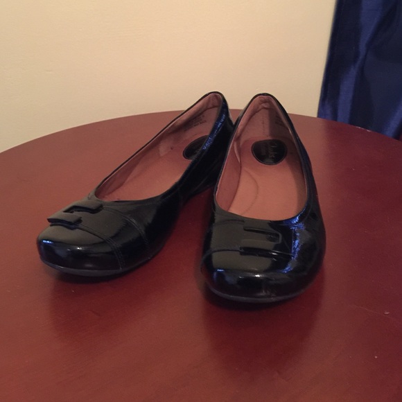 Black small wedge bottom flats