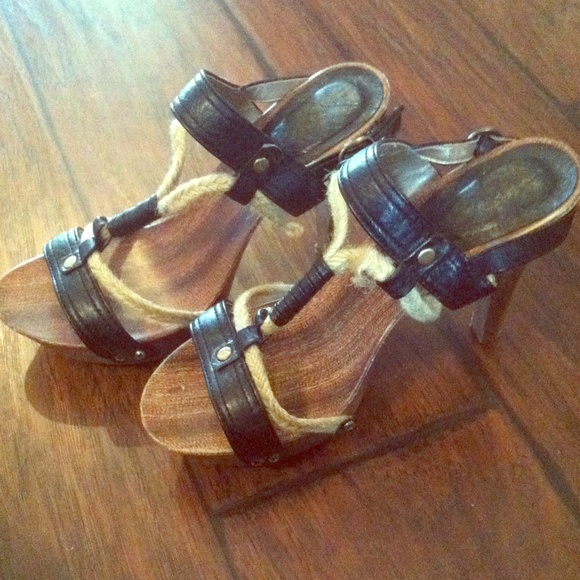 Wooden heels - Picture 1 of 4