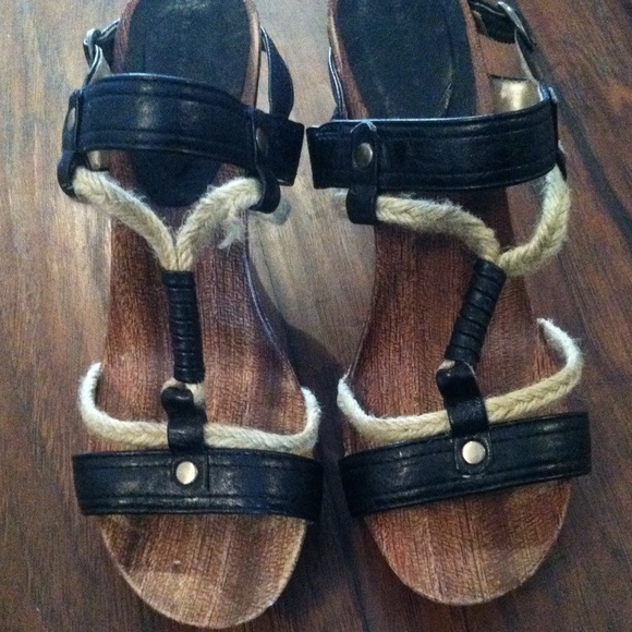 Wooden heels - Picture 2 of 4