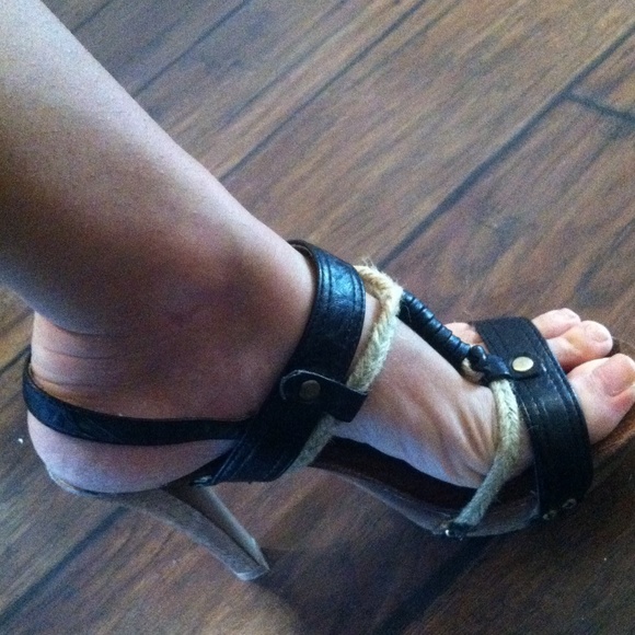 Wooden heels - Picture 3 of 4