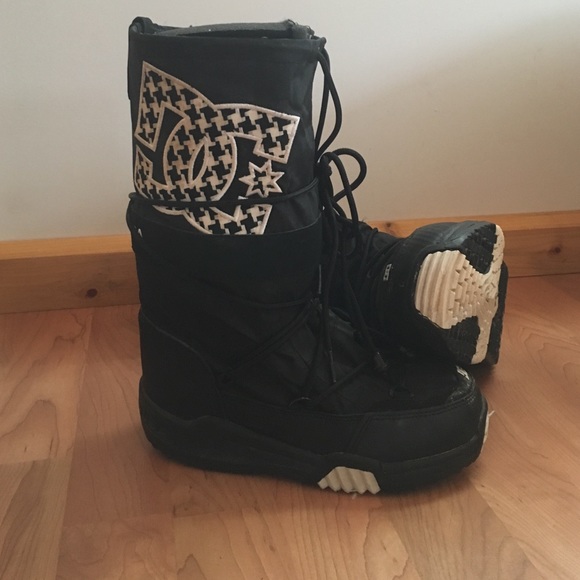 DC moon boot