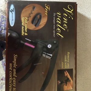 Wine bottle opener