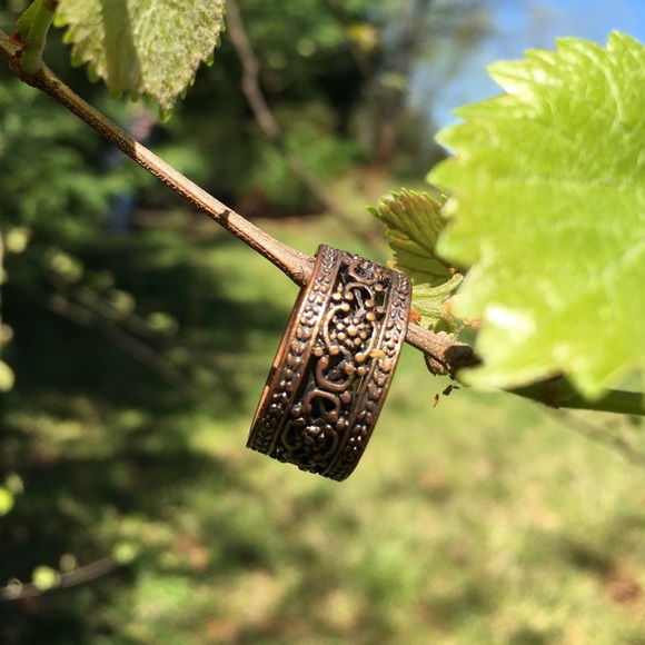 Pretty coppery colored ring - Picture 2 of 4