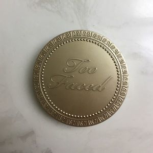 Two faced bronzer shade Deep/Tan