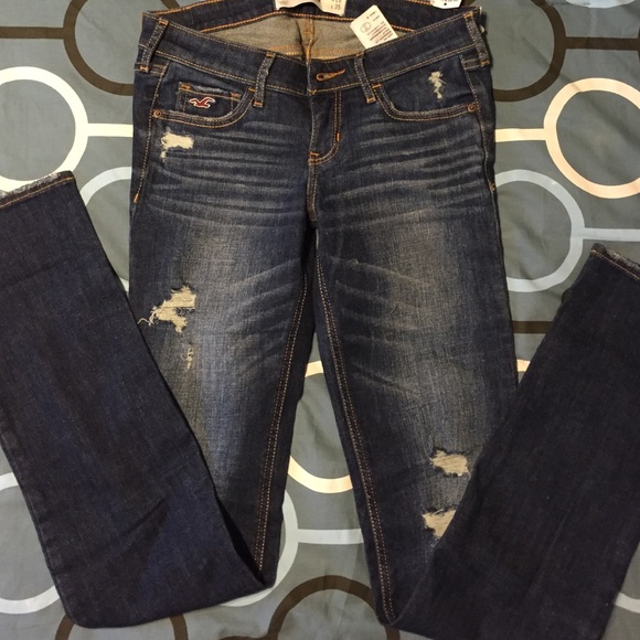 NEW HOLLISTER DESTROYED DENIM JEANS
