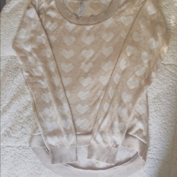 Cream colored heart pattern sweater - Picture 1 of 2