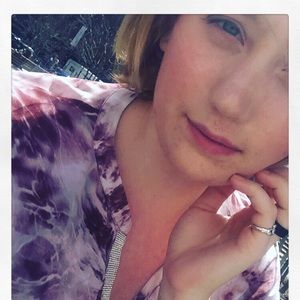 Meet your Posher, Caitlin