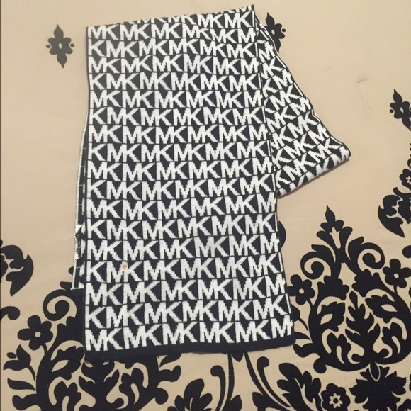 Authentic Michael Kors Scarf | $13 firm