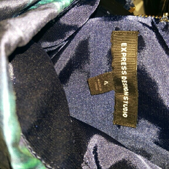 Express dress - Picture 2 of 2