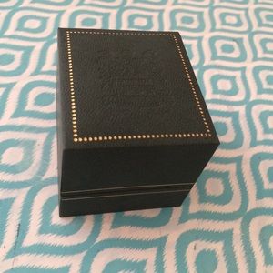 An empty Windsor ring box