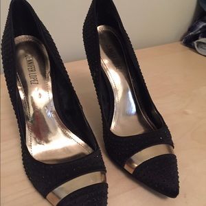 Hot black heels with gold details