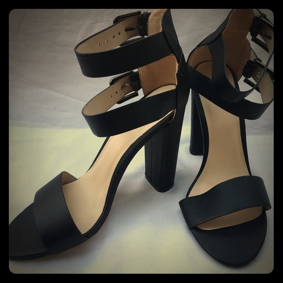 Black Pumps
