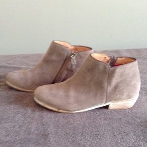 Soft walk gray ankle boots