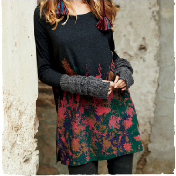 Soft jersey tunic with floral print.