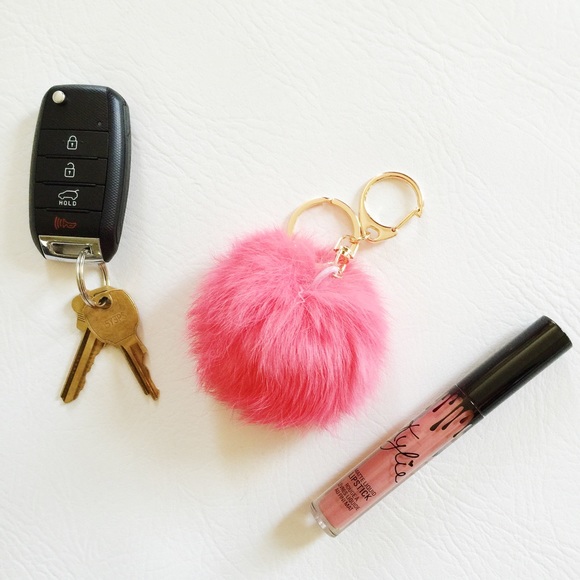 Pom Pom Keychain - Picture 2 of 3