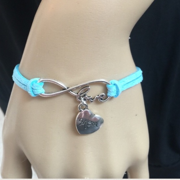 Mom Bracelet(NWT) - Picture 3 of 3