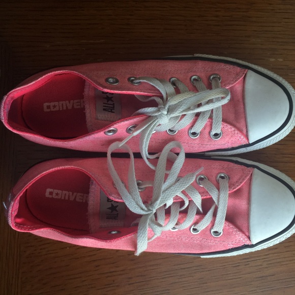 pink converse