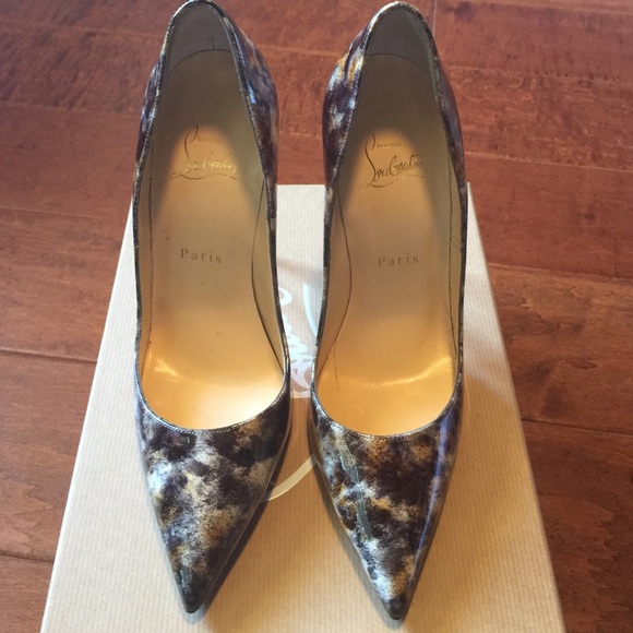 Authentic Christian Loubutin Vernis Mouchette
