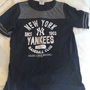 Yankees fitted baseball Tee