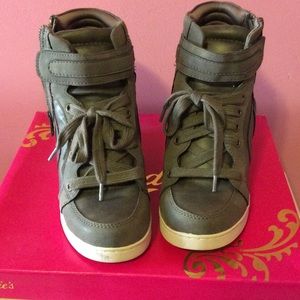 Sneaker wedges