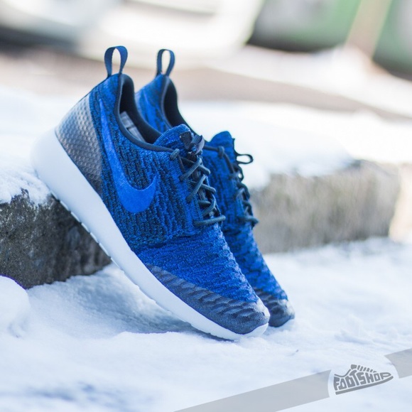 Nike Shoes - {Nike} RARE Roshe One Flyknit