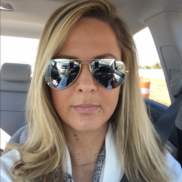 Meet your Posher, Courtney