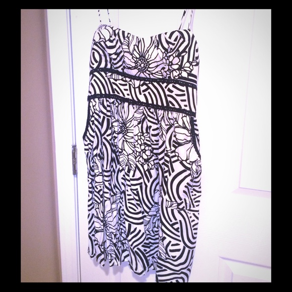 *SALE* Black and white, patterned dress