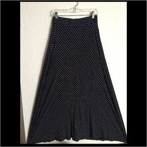 Long flowing black/white skirt !