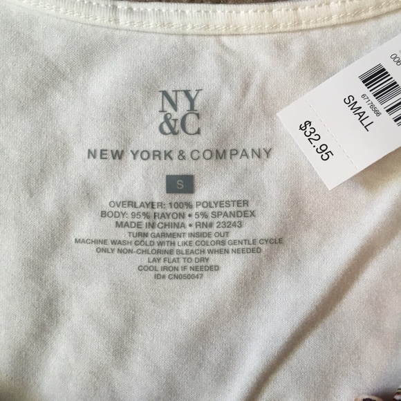 🚫BUNDLED!🚫 NWT White blouse w/ floral detail - Picture 3 of 4