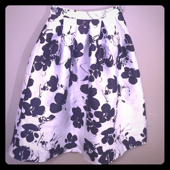 Puffy circle skirt