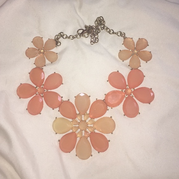 Stunning statement necklace