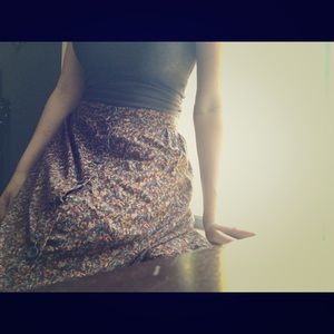🌾ADORABLE floral springtime middi skirt!!🌾