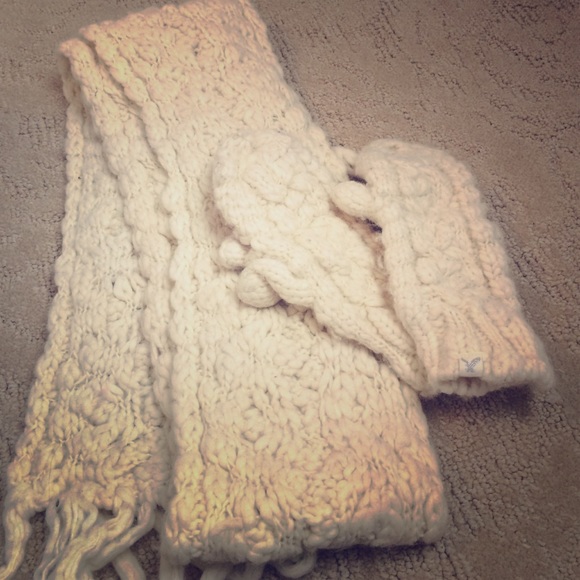 Scarf and mitten bundle - Picture 1 of 2