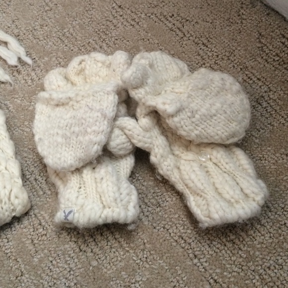 Scarf and mitten bundle - Picture 2 of 2