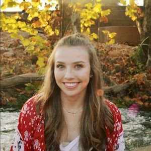 Meet your Posher, Loralee