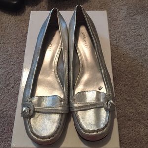 Nine West Silver Flats- Like New!