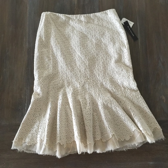 Tahari Dresses & Skirts - Trumpet Tahari Skirt