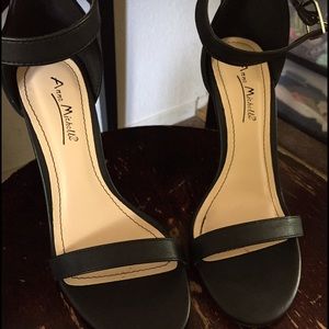 Strappy sandals size 6 Anne Michelle